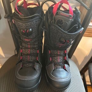 Women’s Salomon Snowboarding Boots Sz 6 CustomFit Sport